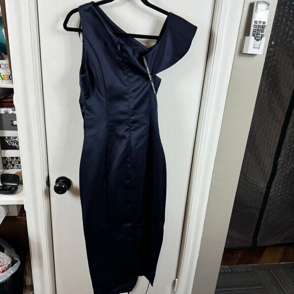 Lavish Alice pleated one shoulder bonded satin midi dress in navy - Picture 7 of 9